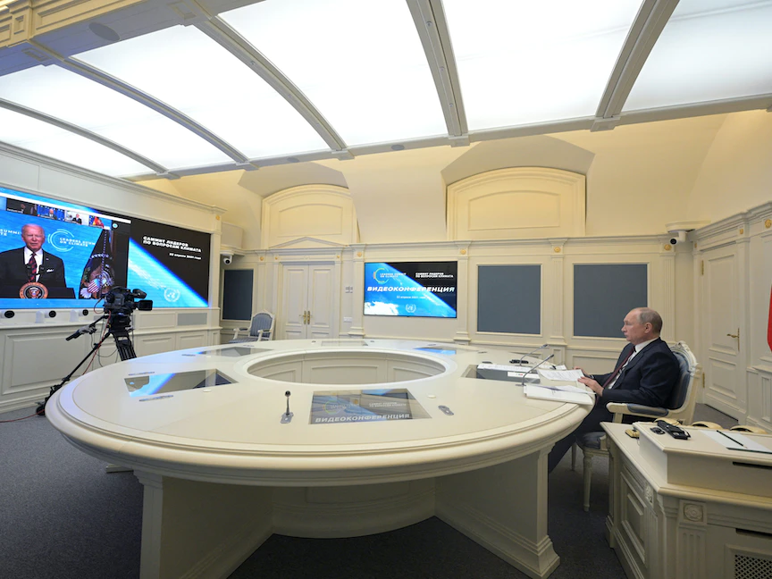 الرئيس الروسي فلاديمير بوتين خلال حضوره عبر الفيديو قمة المناخ التي يستضيفها الرئيس الأميركي جو بايدن - 22 أبريل 2021 - AFP