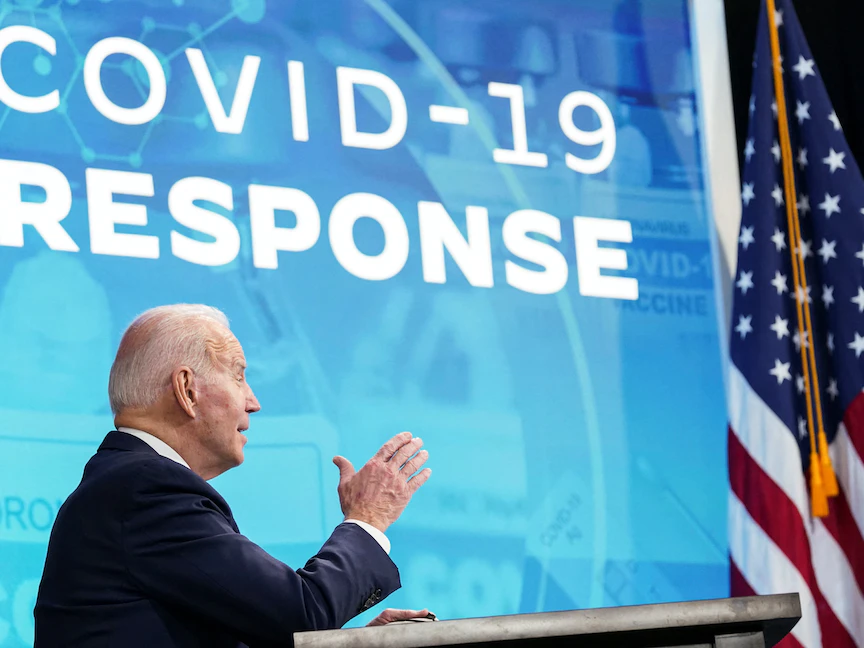 الرئيس الأميركي جو بايدن خلال مؤتمر بشأن آلية مواجهة فيروس كورونا في البيت الأبيض، 13 يناير 2022 - REUTERS