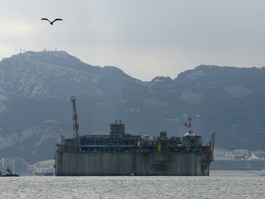 المغرب يتفاوض على استيراد الغاز عبر إسبانيا لتعويض الإمداد الجزائري