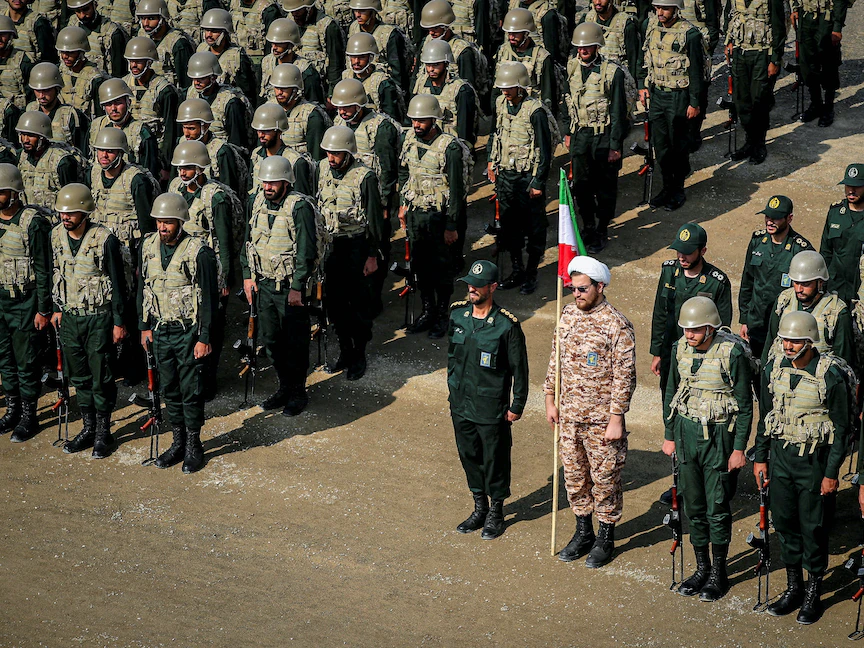 قوات من الحرس الثوري الإيراني تشارك في مناورة عسكرية للقوات البرية للحرس الثوري الإيراني في منطقة أراس بمحافظة أذربيجان الشرقية في إيران. 17 أكتوبر 2022 - via REUTERS
