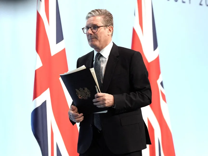 رئيس الوزراء البريطاني كير ستارمر في مؤتمر صحافي خلال قمة المجموعة السياسية الأوروبية في قصر بلينهايم بمقاطعة أوكسفوردشاير- 18 يوليو 2024 - Reuters