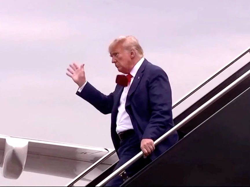 الرئيس الأميركي السابق دونالد ترمب يصل إلى واشنطن لمواجهة تهم تتعلّق بنتائج الانتخابات الرئاسية 2020، واشنطن، الولايات المتحدة. 3 أغسطس 2023 - REUTERS