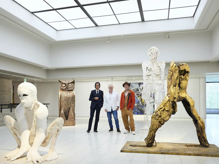 براد بيت يكشف النقاب عن منحوتاته في معرض الفن الفنلندي - AFP