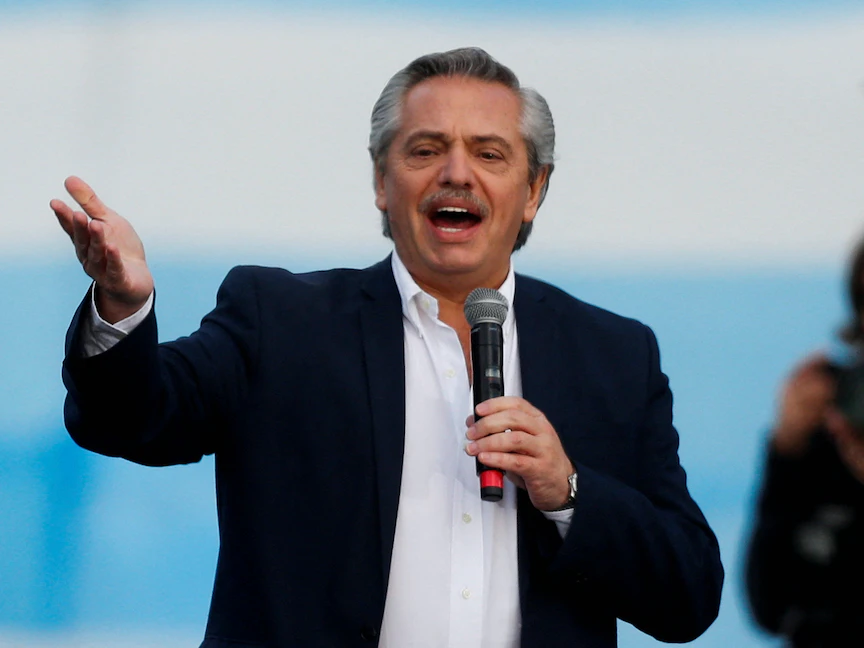 الرئيس الأرجنتيني ألبرتو فرنانديز خلال تجمع انتخابي في مدينة مار ديل بلاتا. 24 أكتوبر 2019 - REUTERS