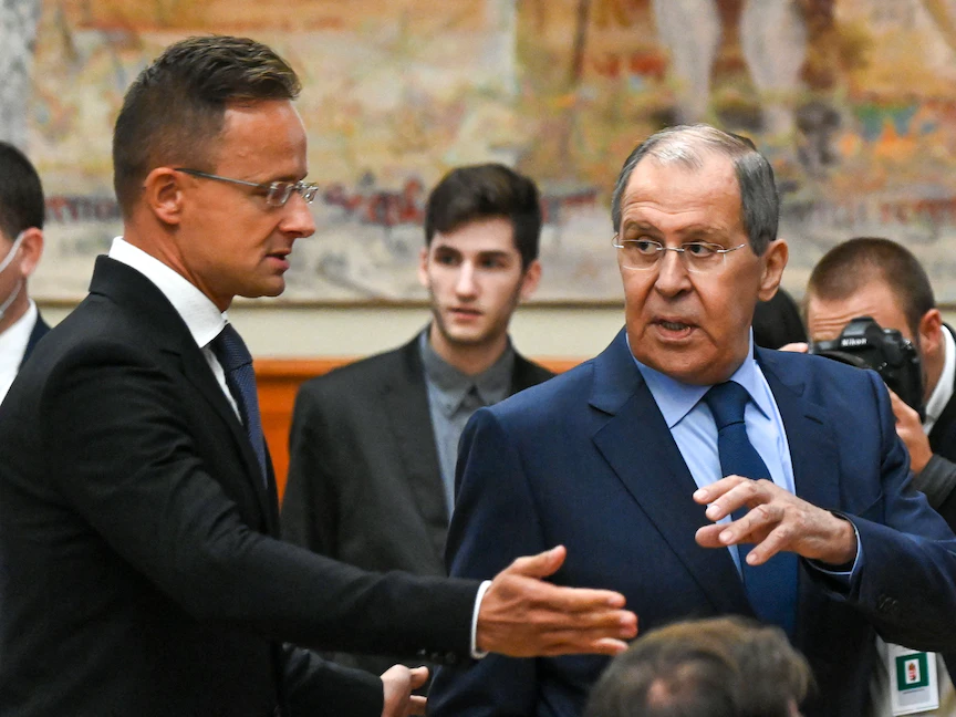 وزير الخارجية الروسي سيرجي لافروف مع نظيره المجري في بودابست - 24 أغسطس 2021 - AFP