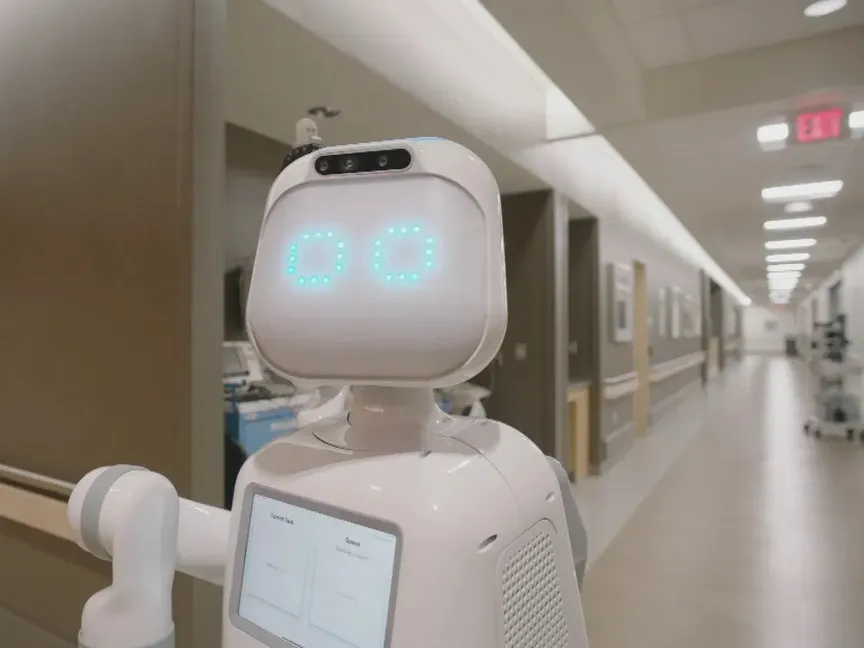 لقطة شاشة من مقطع فيديو يظهر فيه الروبوت Moxi وهو يتجول داخل أحد المستشفيات - cbsaustin