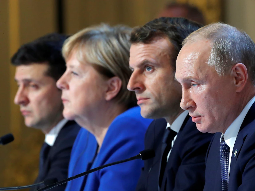 الرئيس الروسي فلاديمير بوتين ونظيره الفرنسي إيمانويل ماكرون والمستشارة الألمانية أنجيلا ميركل والرئيس الأوكراني فولوديمير زيلينسكي بعد "قمة نورماندي" في باريس - 9 ديسمبر 2019 - REUTERS