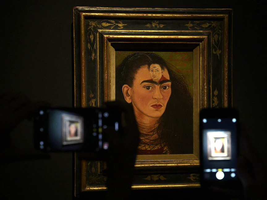 صورة فريدا كالو الذاتية "دييغو ويو" خلال الافتتاح المسبق للصحافة لمعرض في متحف MALBA في بوينس آيرس يوم 24 أغسطس 2022. - AFP