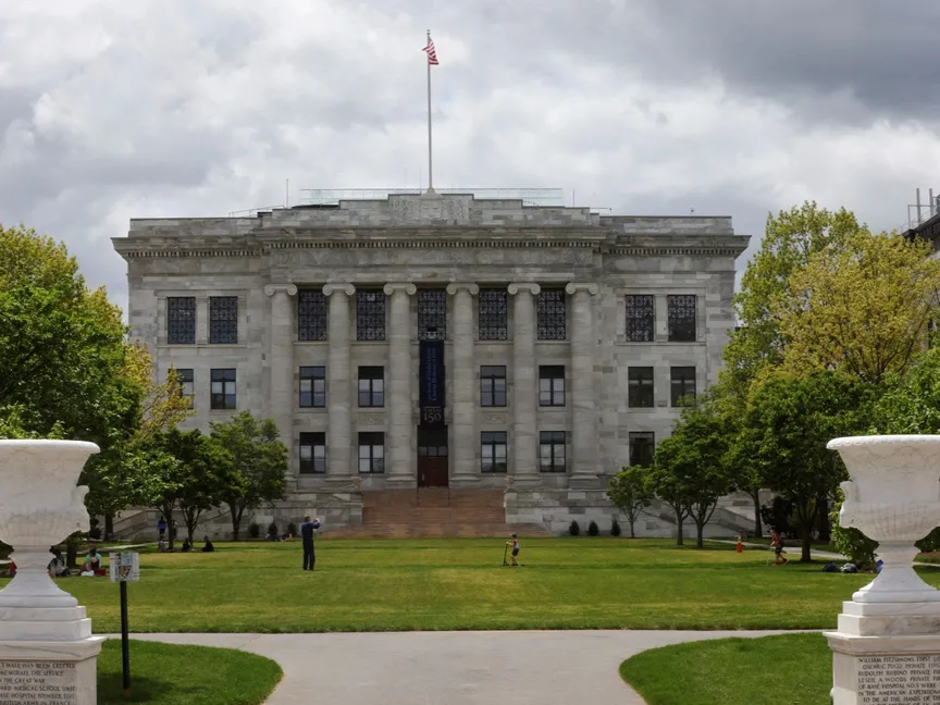 منظر عام لكلية الطب بجامعة هارفارد في ولاية ماساتشوسيتس الأميركية. 17 أبريل 2025 - REUTERS