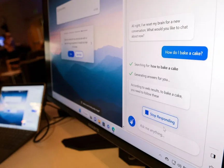 محرك بحث Bing يظهر على شاشة كمبيوتر في مؤتمر شركة مايكروسوفت للإعلان عن Microsoft Bing وEdge المحرك المدعوم بالذكاء الاصطناعي في العاصمة الأميركية واشنطن. 7 فبراير 2023 - AFP - AFP