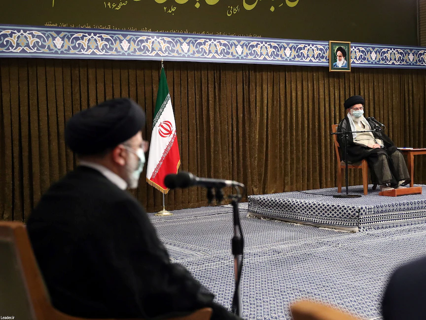 المرشد الإيراني علي خامنئي، يلتقي الرئيس الإيراني ابراهيم رئيسي، وطاقمه الحكومي - 28 ل - VIA REUTERS