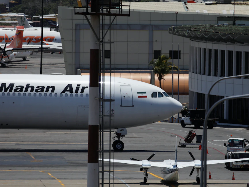 طائرة "إيرباص" A340-600 تابعة لشركة "ماهان إير" في مطار سيمون بوليفار الدولي خارج كاراكاس، فنزويلا. 8 أبريل 2019 - REUTERS