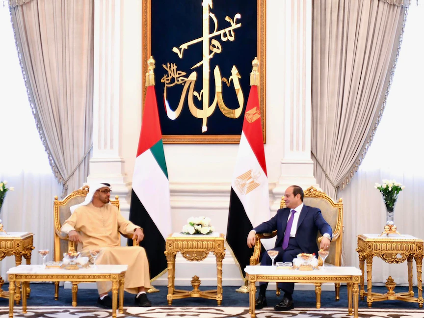 الرئيس المصري عبد الفتاح السيسي يستقبل رئيس دولة الإمارات الشيخ محمد بن زايد آل نهيان بمدينة العلمين الجديدة، مصر- 21 أغسطس 2022 - https://www.facebook.com/Egy.Pres.Spokesman