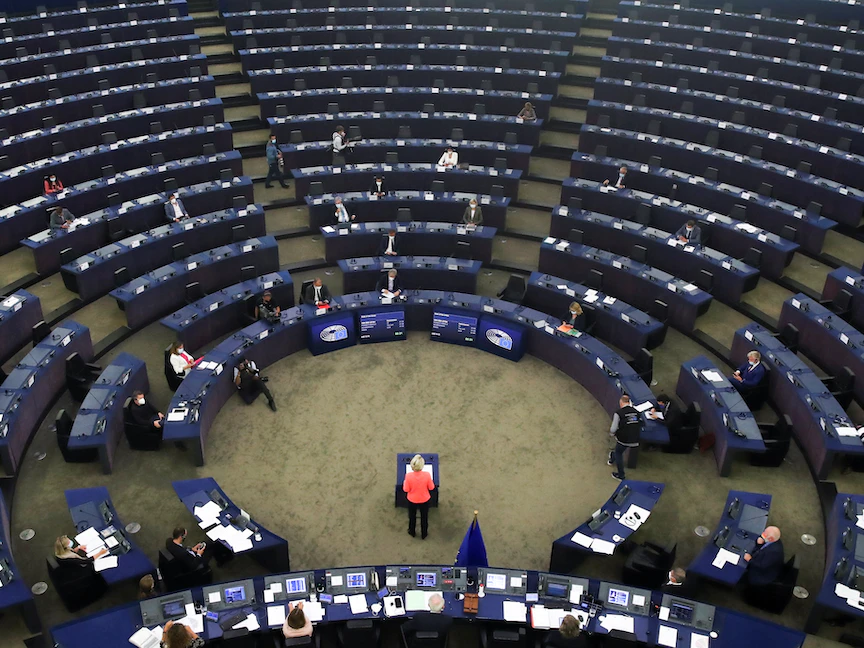 رئيسة المفوضية الأوروبية أورسولا فون دير لاين تلقي كلمة في البرلمان الأوروبي بستراسبورج - 15 سبتمبر 2021 - REUTERS