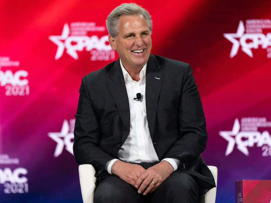 زعيم الأقلية الجمهورية في مجلس النواب كيفن مكارثي خلال "مؤتمر العمل السياسي المحافظ" في فلوريدا - 27 فبراير 2021 - Bloomberg