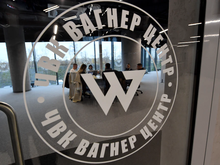 "فاجنر" تتهم فرنسا بمحاولة اغتيال مسؤول روسي في إفريقيا.. وباريس تنفي