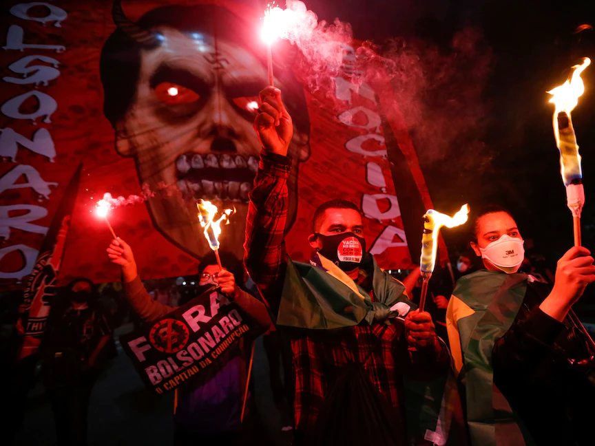 برازيليون يشاركون في احتجاجات ضد الرئيس البرازيلي جايير بولسونارو في ساو باولو - 3 يوليو 2021 - REUTERS