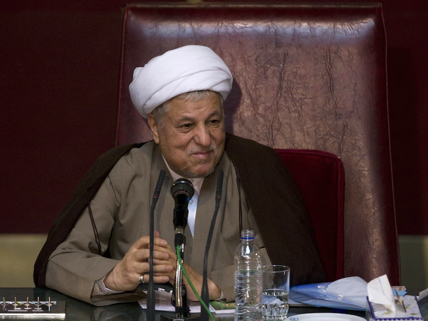 الرئيس السابق لمجلس خبراء القيادة في إيران هاشمي رفسنجاني يتحدث خلال اجتماع نصف سنوي للمجلس في طهران - 22 سبتمبر 2009 - REUTERS