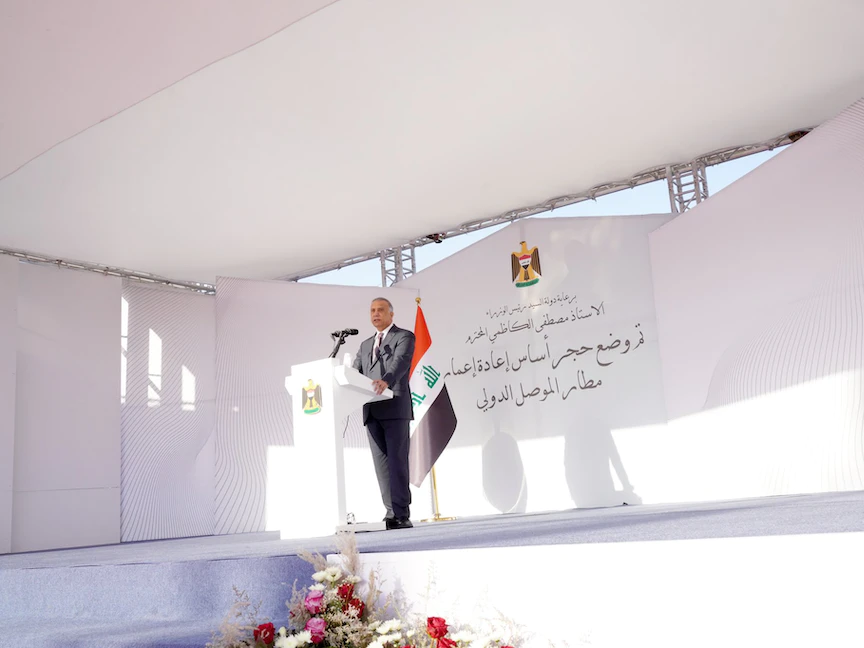 رئيس الوزراء العراقي مصطفى الكاظمي يلقي خطاباً أثناء زيارته إلى الموصل شمالي العراق- 10 أغسطس 2022 - twitter/@IraqiPMO