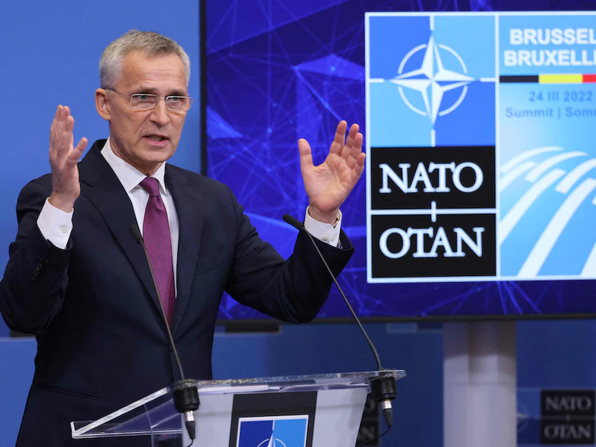 الأمين العام لحلف "الناتو" ينس ستولتنبرج يلقي كلمة خلال مؤتمر صحافي بمقر الحلف في بروكسل- 23 مارس 2022 - AFP