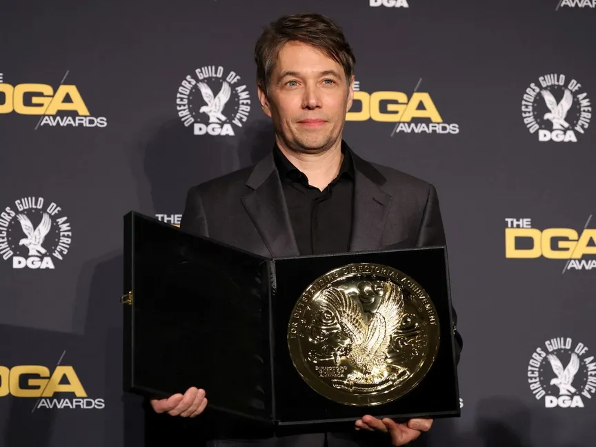 شون بيكر يفوز بجائزة الإنجاز الإخراجي عن فيلم Anora في حفل توزيع جوائز نقابة المخرجين الأميركية DGA السابع والسبعين في بيفرلي هيلز، كاليفورنيا، الولايات المتحدة، 8 فبراير 2025. - REUTERS