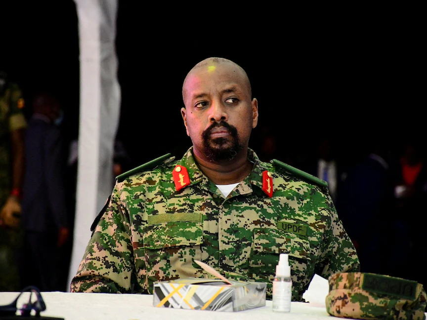 هدد بغزو كينيا والزواج من ميلوني.. إبعاد نجل رئيس أوغندا من منصبه