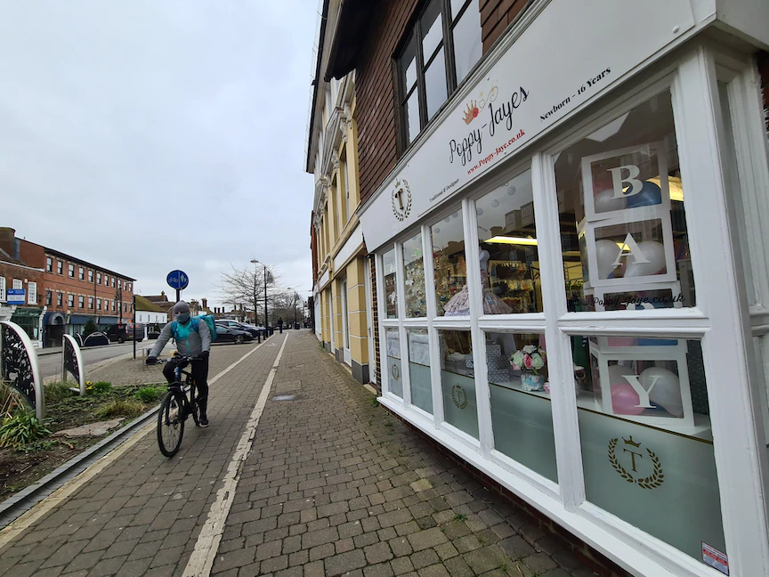 بريطانيا.. قلق من بطء تعافي الاقتصاد وسعادة بـ"إعانات الحكومة"