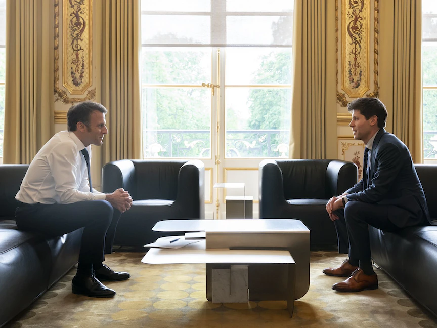 الرئيس الفرنسي إيمانويل ماكرون يستقبل المؤسس والرئيس التنفيذي لشركة ChatGPT سام ألتمان في باريس. 23 مايو 2023 - Twitter@EmmanuelMacron