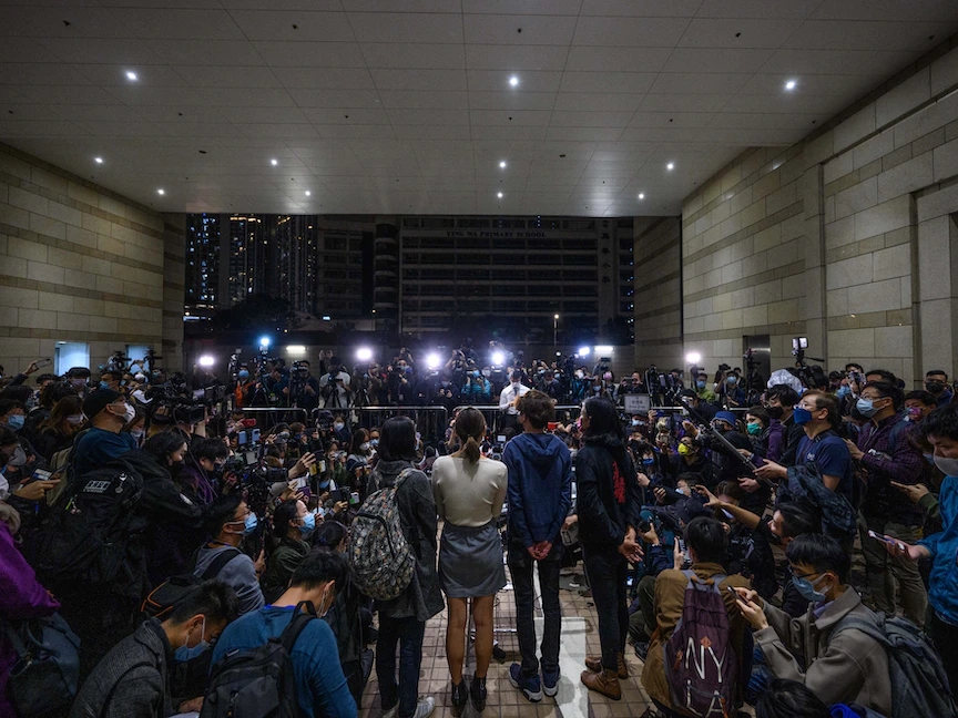 مشهد للقاعة الخارجية حيث تجري محاكمة ناشطين معارضين في هونغ كونغ - 4 مارس 2021 - AFP