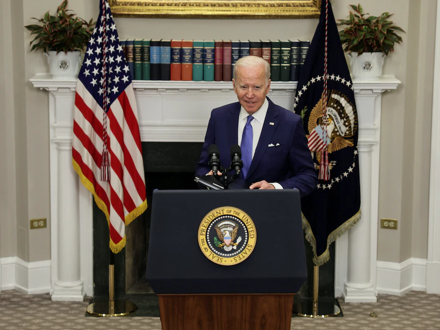 الرئيس الأميركي جو بايدن يعلن عن حزمة مساعدات عسكرية جديدة لأوكرانيا في خطاب من البيت الأبيض - 28 أبريل 2022 - REUTERS