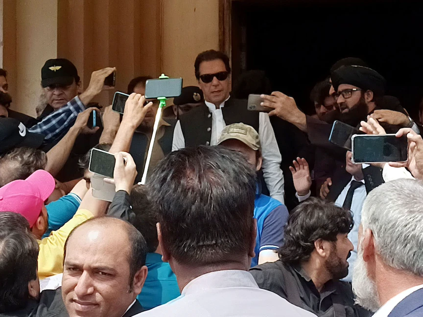 رئيس الوزراء الباكستاني السابق عمران خان أمام المحكمة العليا في إسلام أباد. 12 سبتمبر 2022 - Getty Images