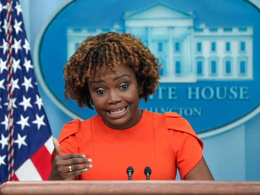 المتحدثة باسم البيت الأبيض كارين جان بيير خلال مؤتمر صحافي في واشنطن - REUTERS