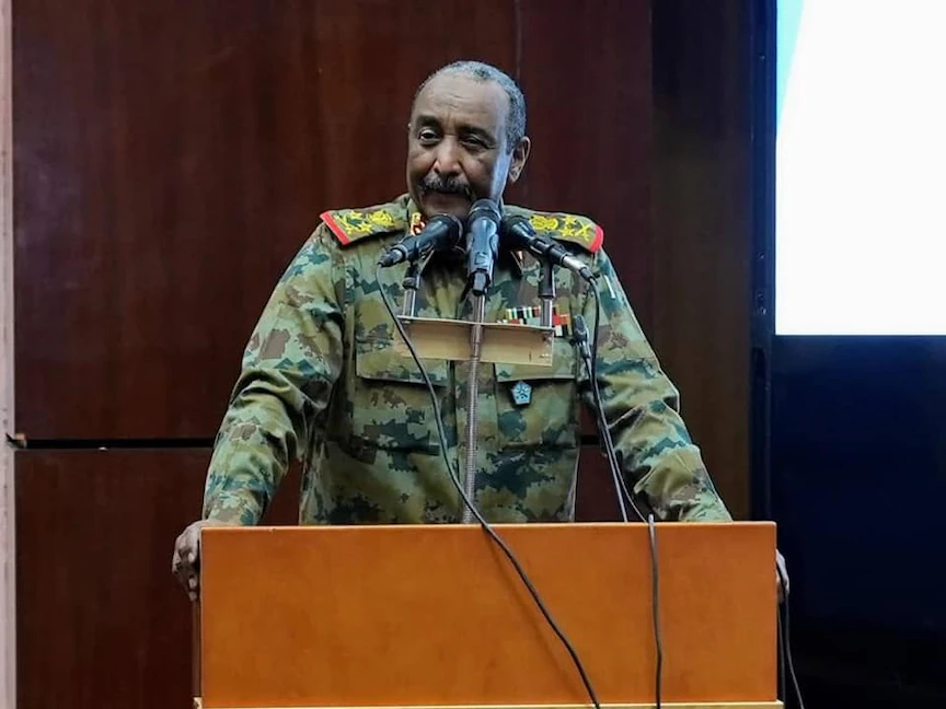 رئيس مجلس السيادة الانتقالي عبد الفتاح البرهان في اجتماع بالقيادة العامة للقوات المسلحة - 15 يونيو 2022 - facebook.com/TransitionalSovereigntyCouncil