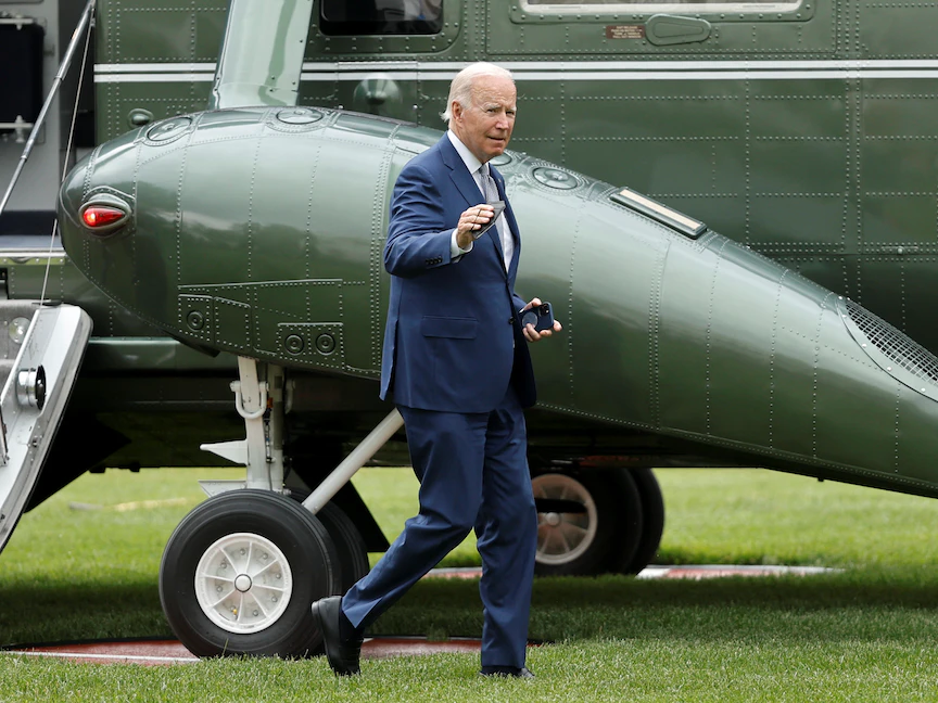 الرئيس الأميركي جو بايدن يعود إلى البيت الأبيض في واشنطن - 14 يونيو 2022 - REUTERS