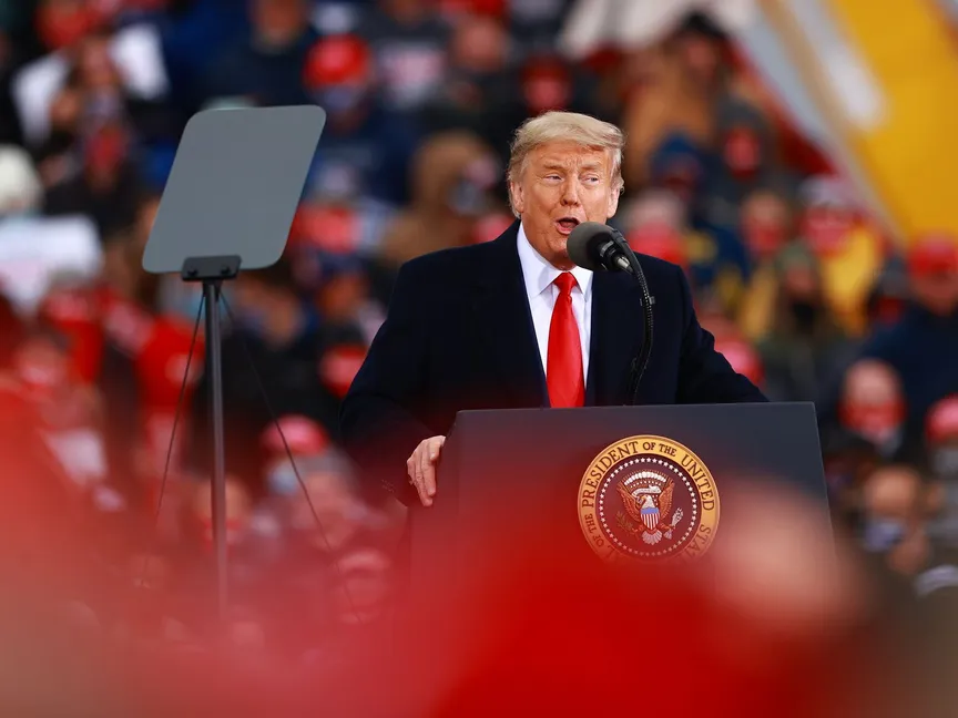 الرئيس الأميركي دونالد ترمب يلقي كلمة خلال حملته الانتخابية في ميتشغن، 17 أكتوبر 2020 - AFP