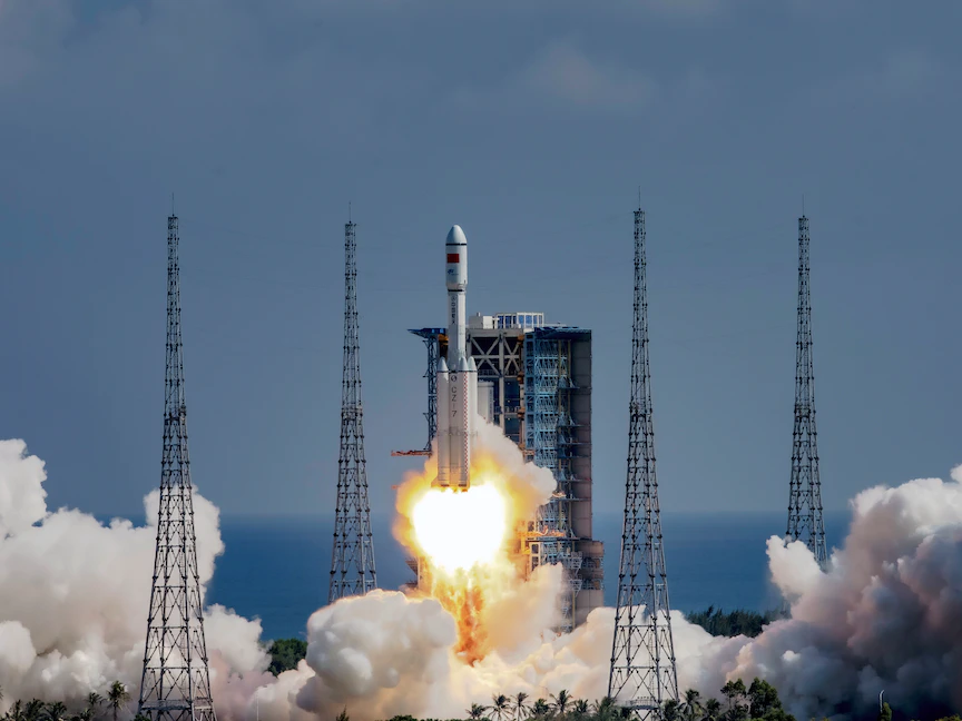 إطلاق صاروخ يحمل معدات خاصة بإنشاء محطة الفضاء الصينية- 20 سبتمبر 2021 - REUTERS