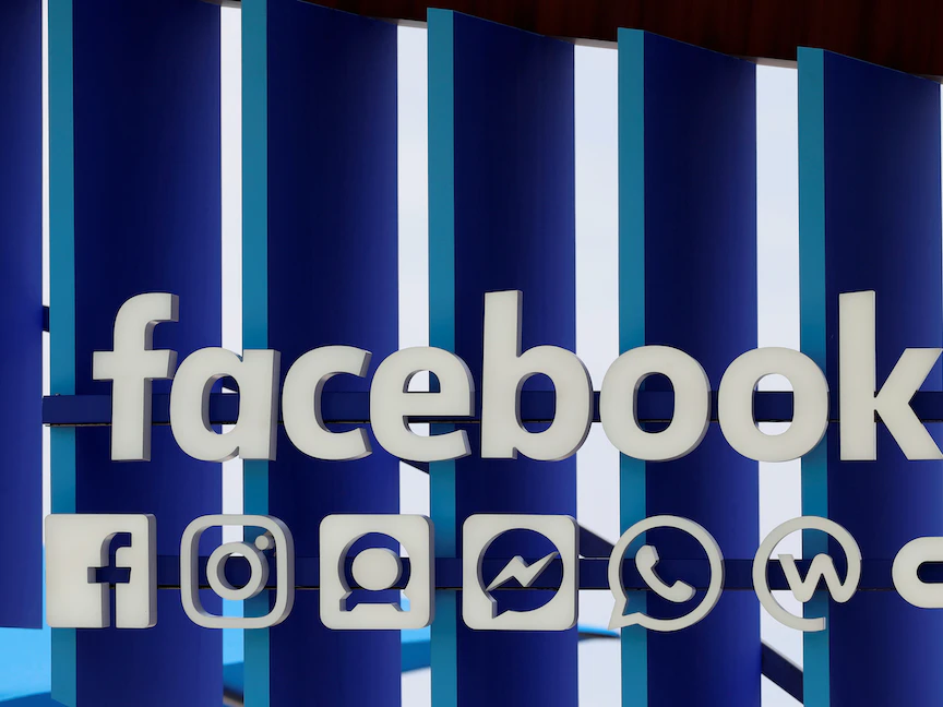 شعار شركة فيسبوك والمنصات التابعه له في مهرجان كان ليونز الدولي للإبداع - REUTERS