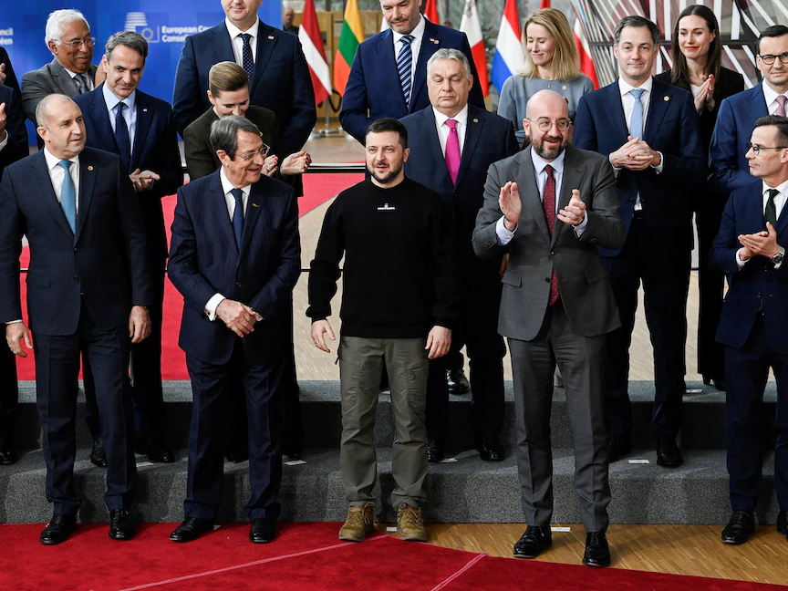 الرئيس الأوكراني فولوديمير زيلينسكي مع قادة الاتحاد الأوروبي قبل قمة بروكسل. 9 فبراير 2023 - AFP