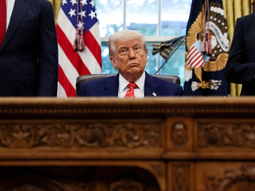 الرئيس الأميركي دونالد ترمب يعلن عن اتفاقية تجارية مع بريطانيا بالبيت الأبيض. 8 مايو 2025 - REUTERS