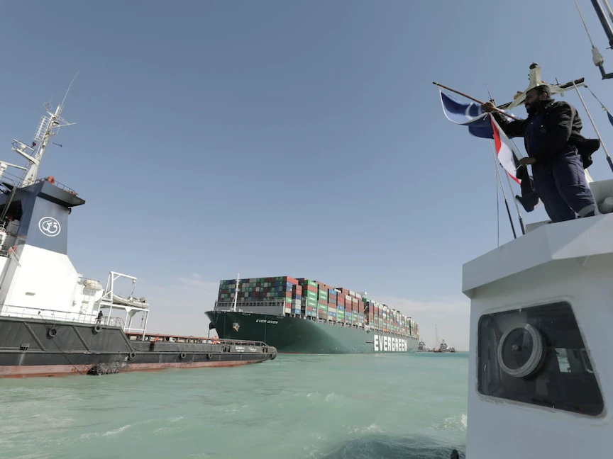 سفينة "إيفر غيفن" بعد إعادة تعويمها في قناة السويس- 29 مارس 2021 - VIA REUTERS