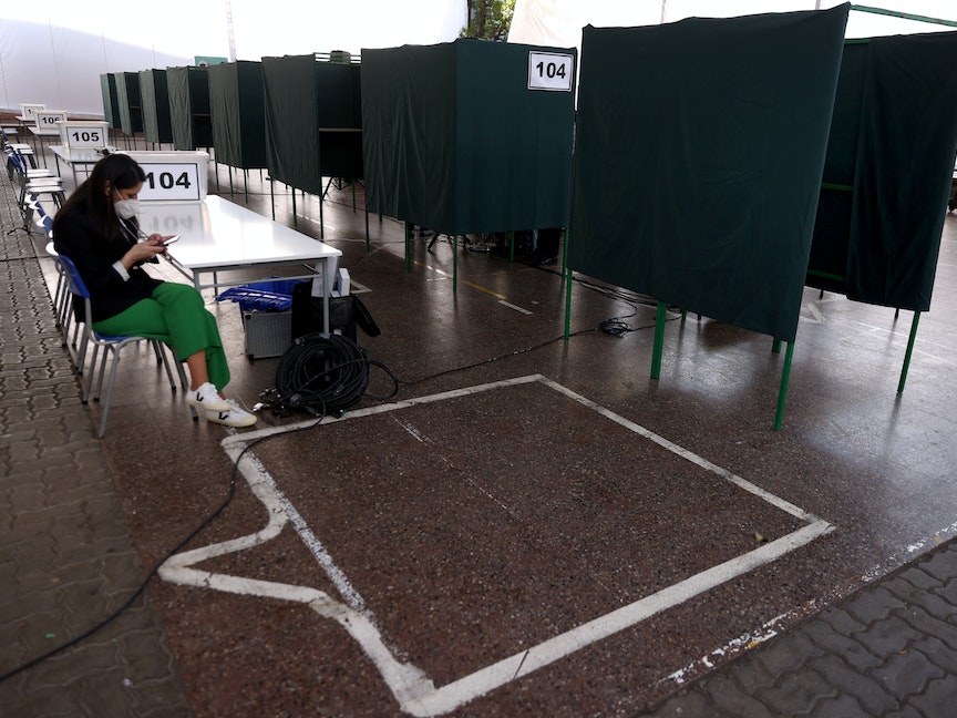 تشيلي.. "استفتاء إجباري" على دستور جديد