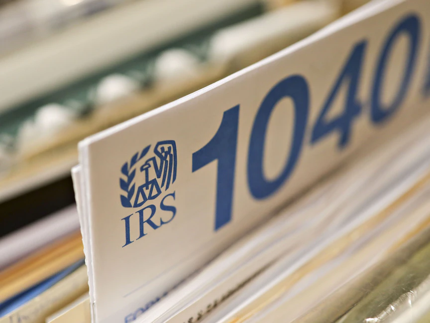 نموذج 1040 للإقرار الضريبي عن الدخل للأفراد في الولايات المتحدة - Bloomberg