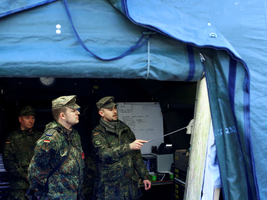 جنود من القوات الألمانية خلال تدريب عسكري بالقرب من مدينة فرانكفورت - 7 مارس 2022 - REUTERS