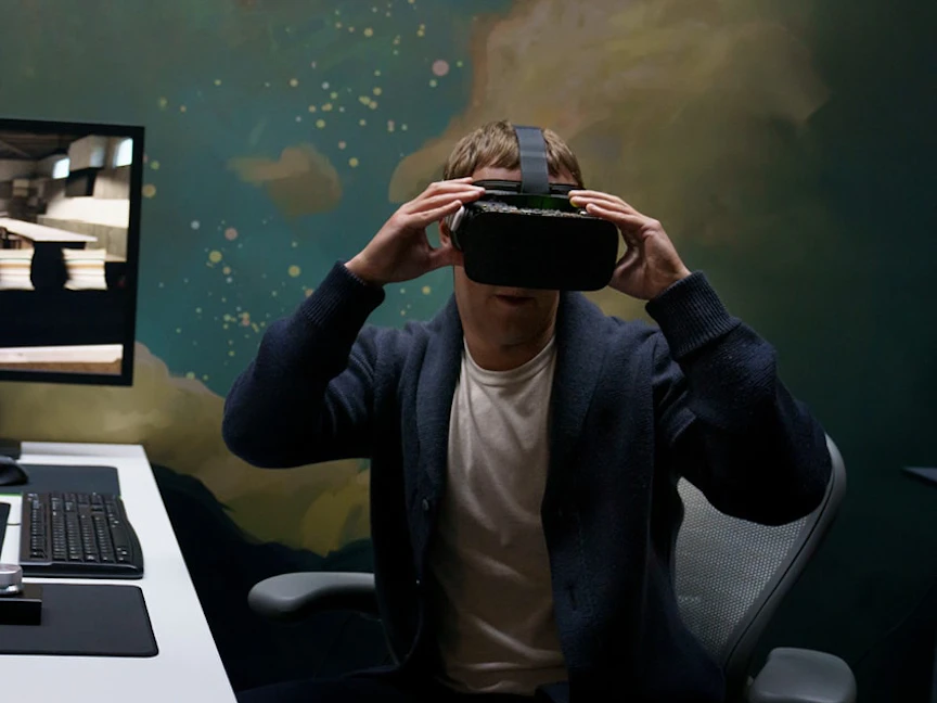 مارك زوكربرج مدير وأحد مؤسسي فيسبوك يجرب نموذج تجريبي لنظارة فيسبوك الذكية - Facebook