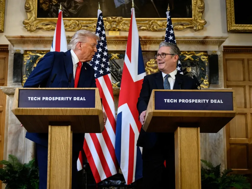 الرئيس الأميركي دونالد ترمب ورئيس الوزراء البريطاني كير ستارمر خلال مؤتمر صحفي قرب لندن. 18 سبتمبر 2025 - Reuters