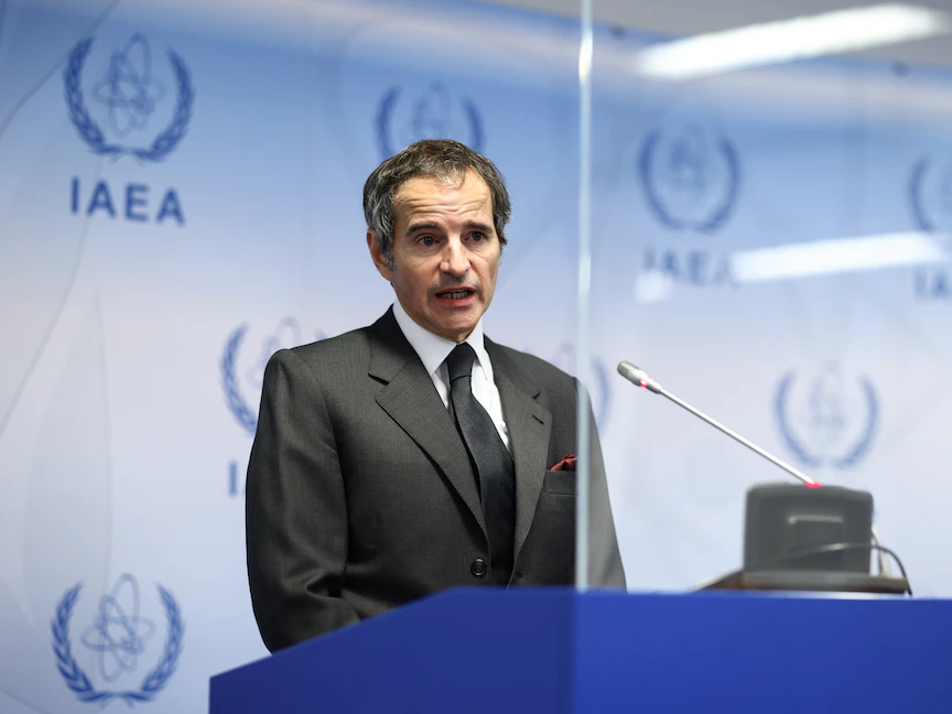 المدير العام للوكالة الدولية للطاقة الذرية رافائيل غروسي خلال مؤتمر صحافي في فيينا، 24 مايو 2021 - REUTERS