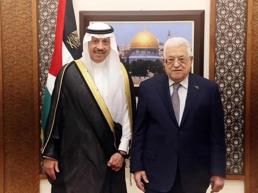 الرئيس الفلسطيني محمود عباس خلال استقباله السفير السعودي غير المقيم لدى دولة فلسطين والقنصل العام في مدينة القدس نايف بن بندر السديري، رام الله، فلسطين 26 سبتمبر 2023 - @naif63_2