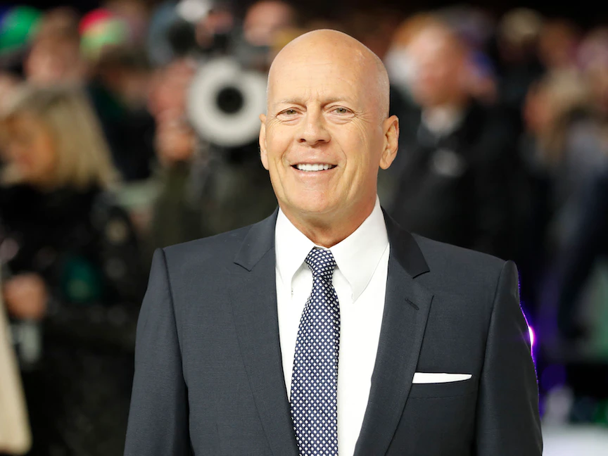 الممثل الأميركي بروس ويلز يصل لحضور العرض الأول بأوروبا لفيلمه Glass- لندن - 9 يناير 2019 - AFP