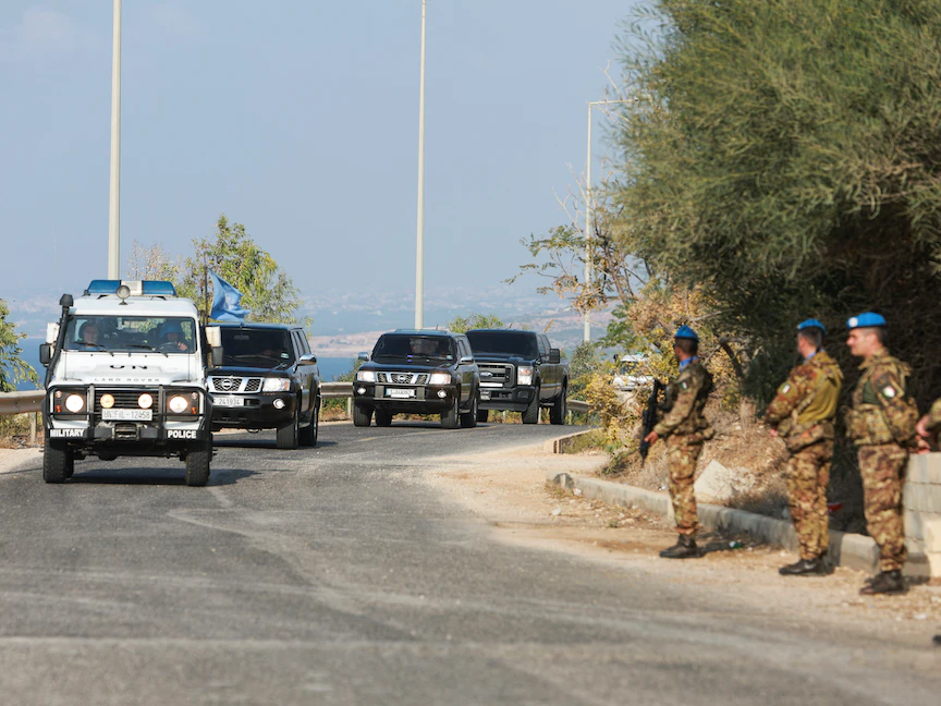 موكب لمسؤولين لبنانيين وأميركيين يتوجه إلى مقر الأمم المتحدة في رأس الناقورة جنوب لبنان لتوقيع اتفاق ترسيم الحدود البحرية مع إسرائيل. 27 أكتوبر 2022. - REUTERS