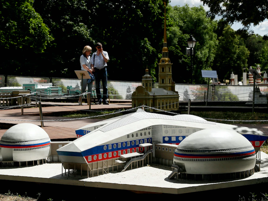 مجسم قاعدة "النفل الشمالي" الروسية في القطب الشمالي، خلال معرض عسكري في موسكو - REUTERS